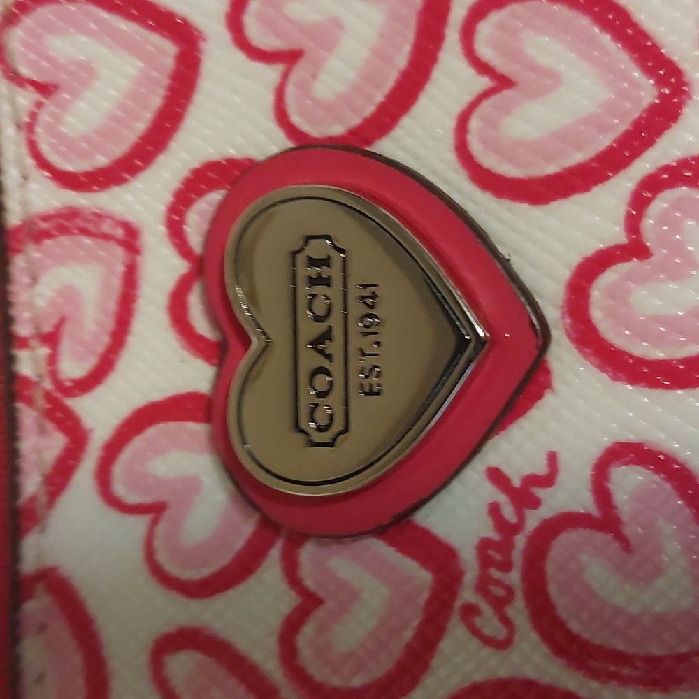 Authentic XL Coach Pink Heart Patterned Makeup Bag NWOT - Picture 2 of 5